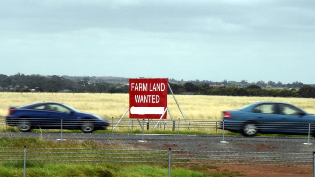Thousands are still abandoning the cities for the country